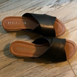 Unisa sandals